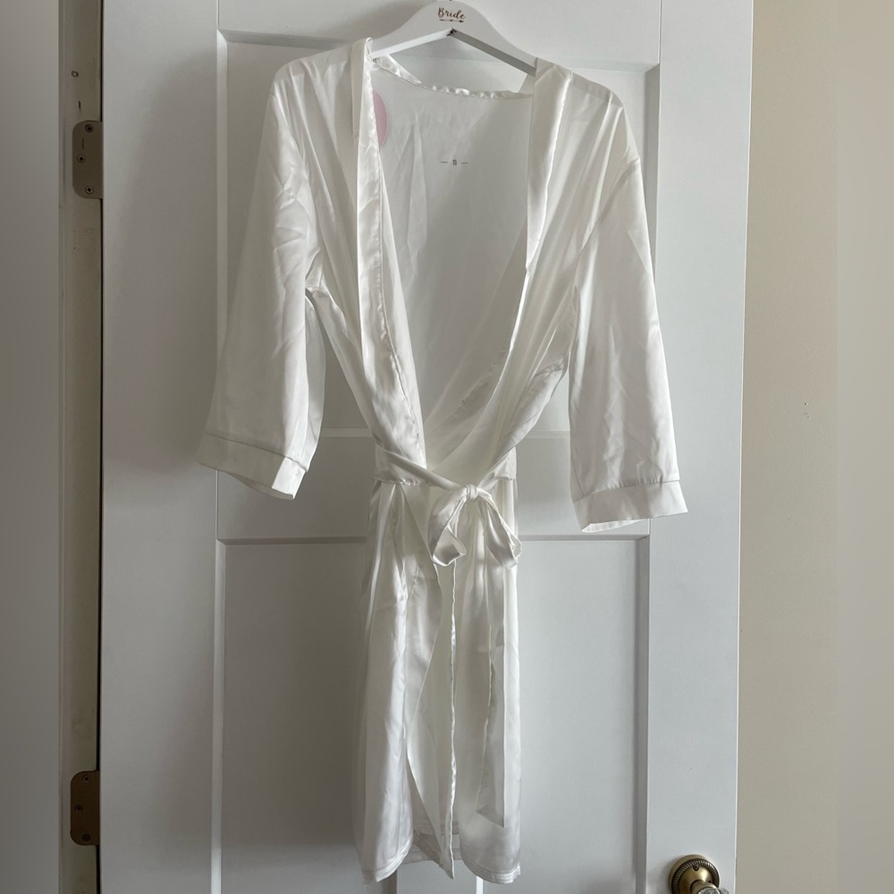 White Short Rob with Bride Hanger
